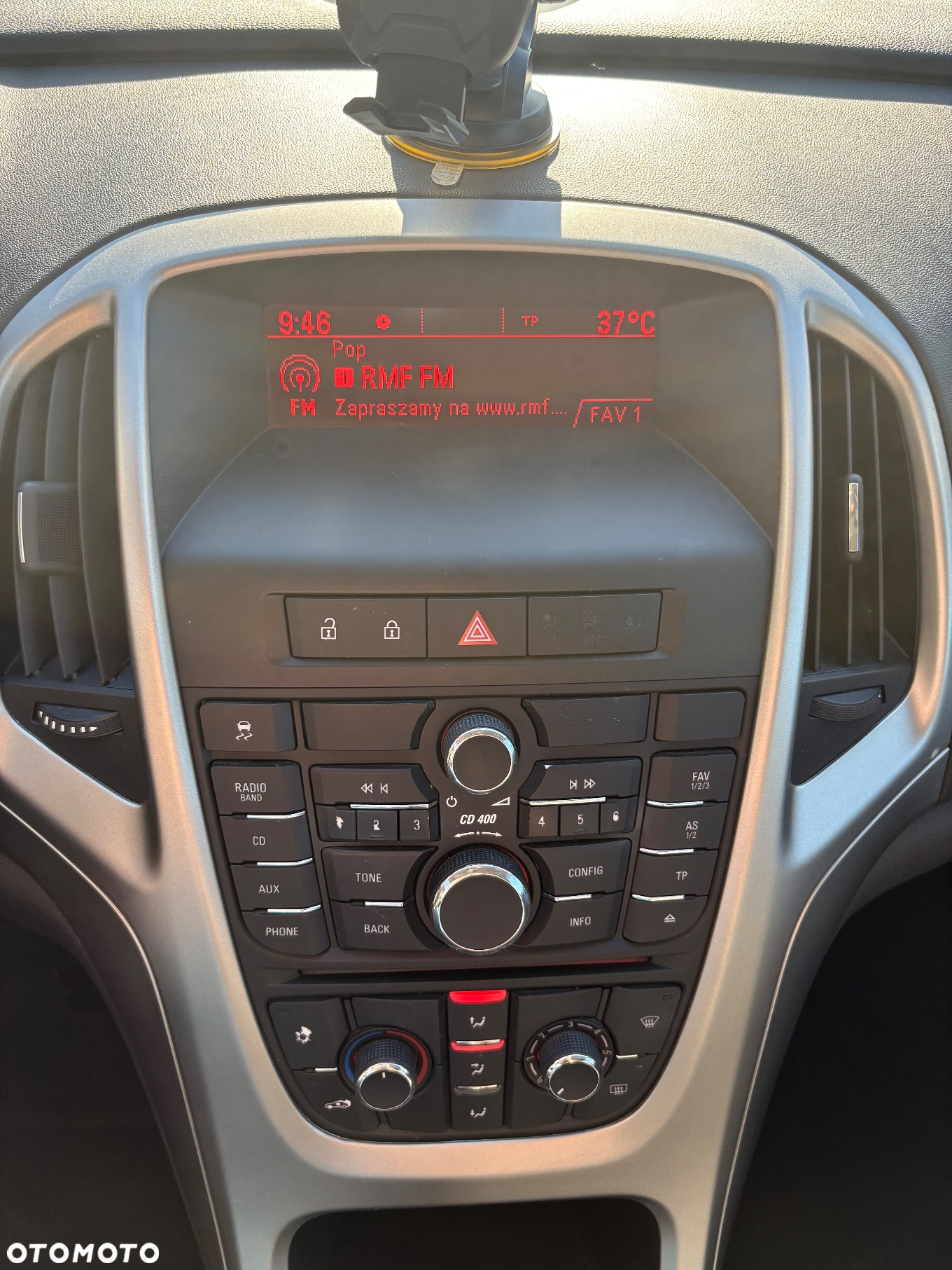 Opel Astra IV 1.4 T Essentia - 11