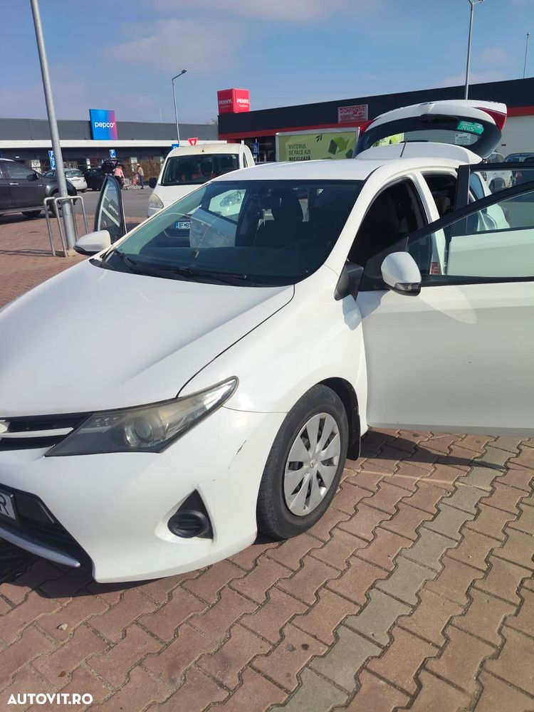 Toyota Auris 2014 photo 2