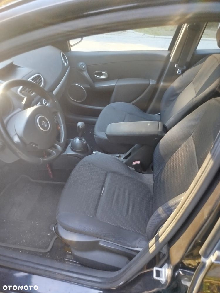 Renault Clio - 8