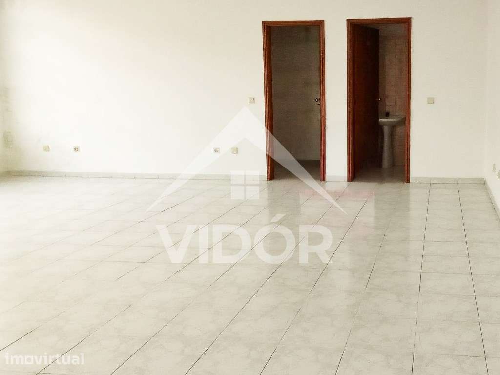 Loja no Novo Mercado Municipal da Baixa da Banheira - DI - Grande imagem: 3/5