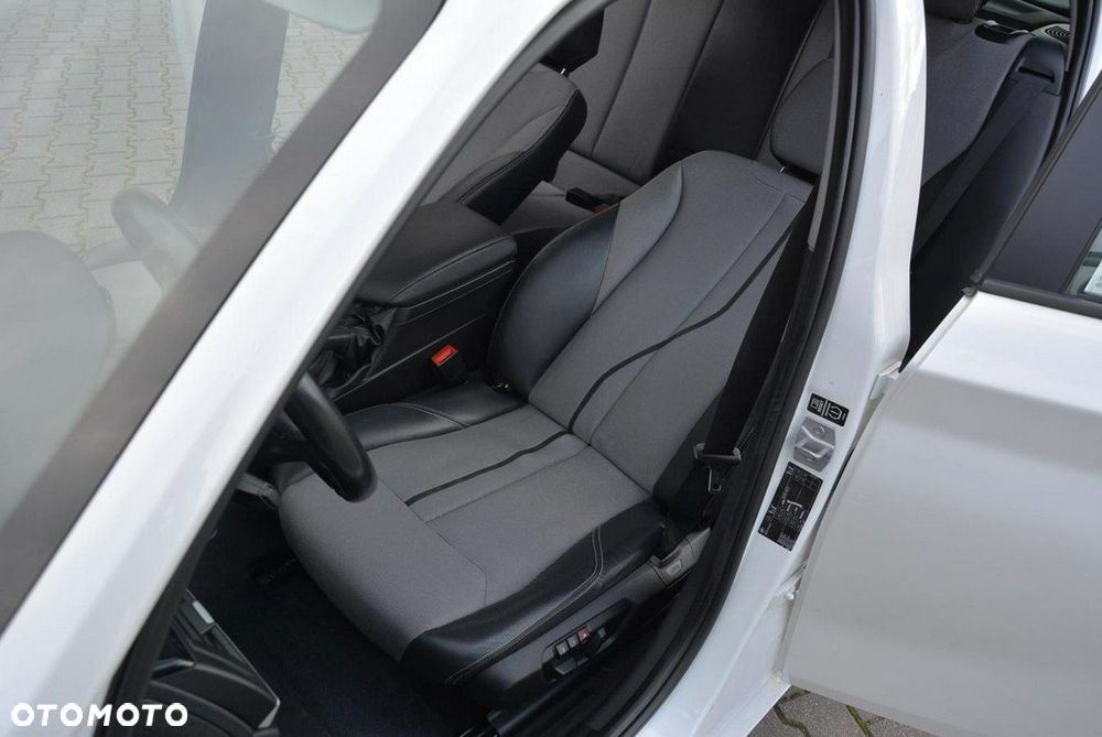 BMW Seria 1 125i Sport-Aut Urban Line - 19