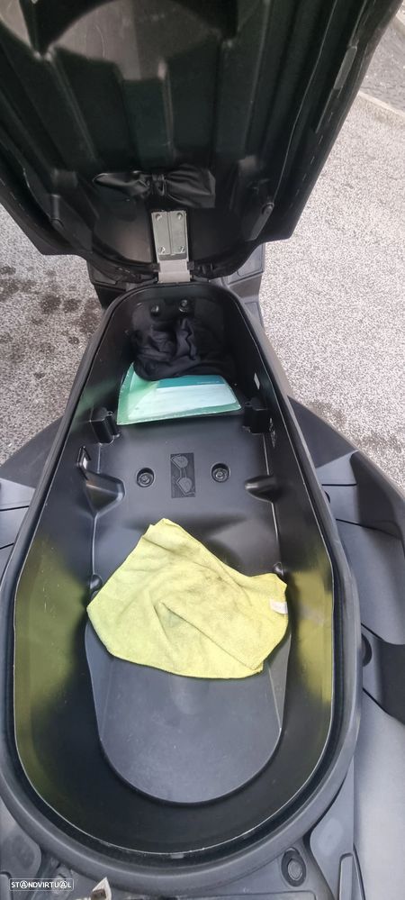 Yamaha X-Max - 9