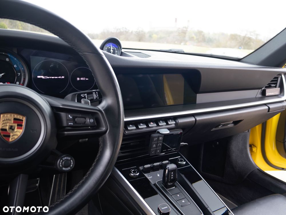 Porsche 911 Carrera 4S - 18