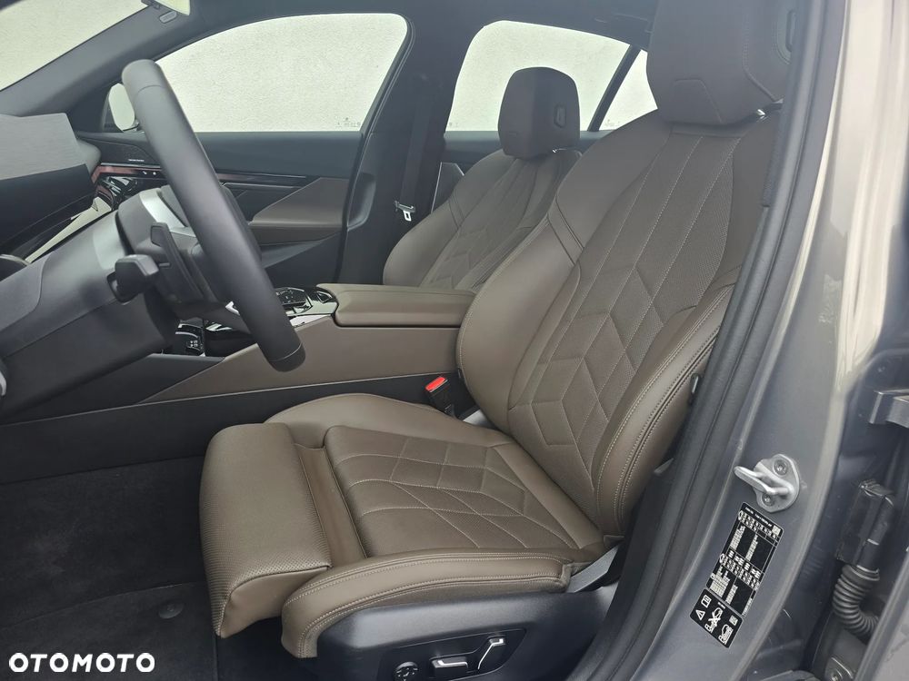 BMW Seria 5 520d xDrive mHEV M Sport - 11