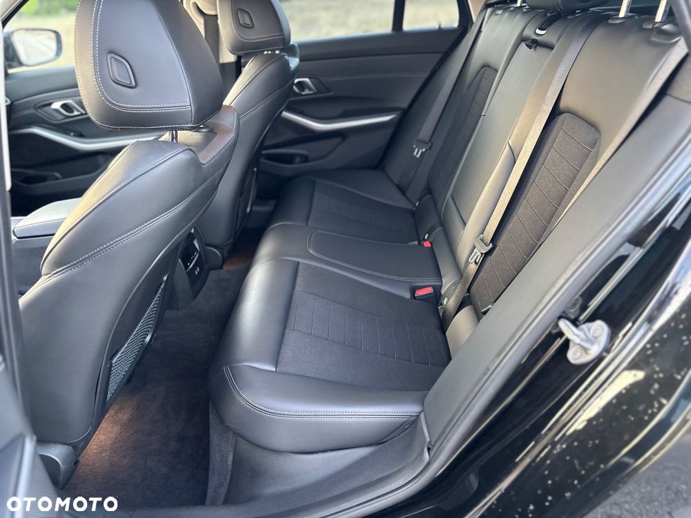 BMW Seria 3 318d MHEV Advantage - 19