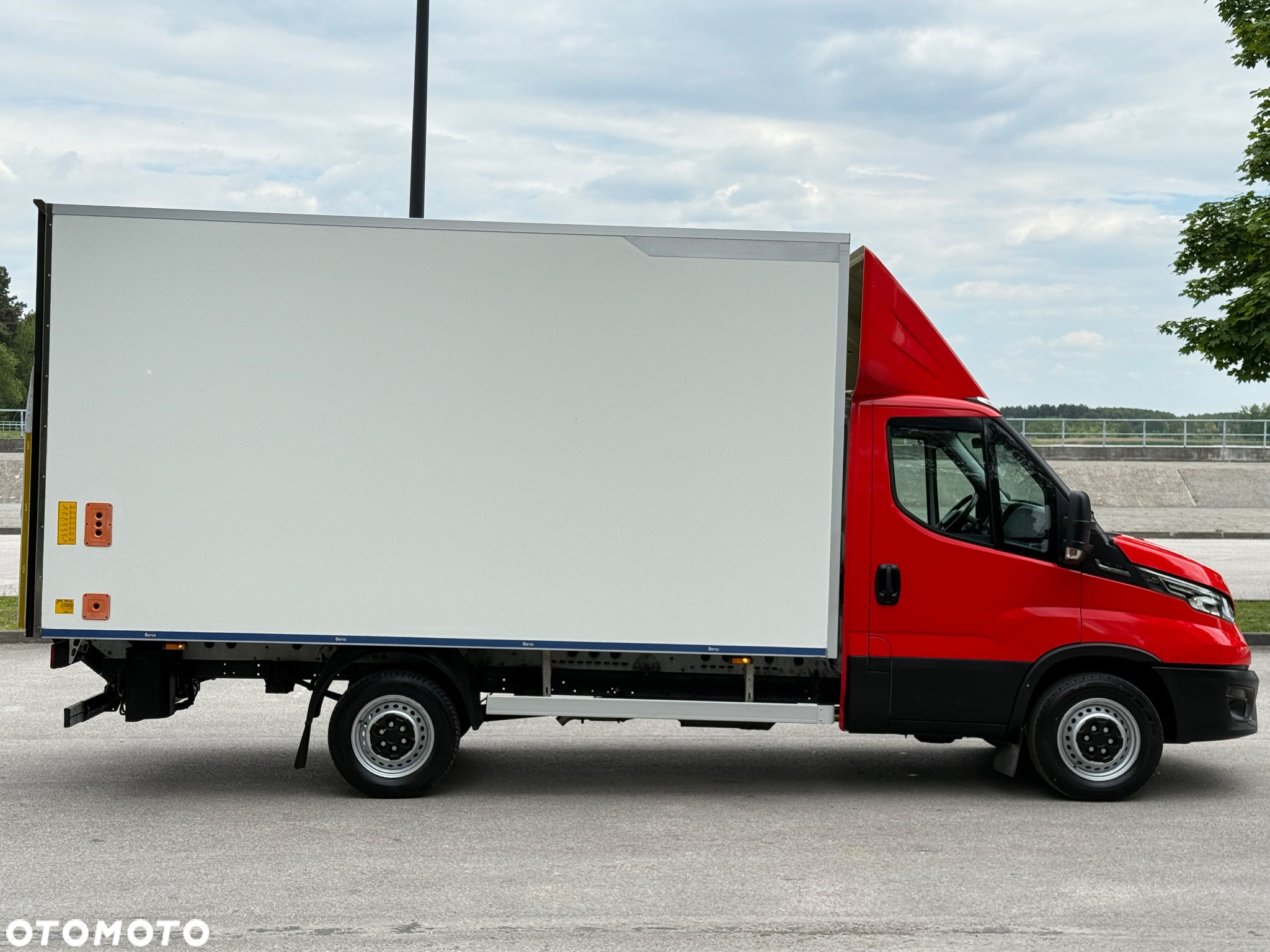 Iveco DAILY 35-160 160KM Hi Matic *Resor+Poduszka* Full LED Kontener * Izoterma +Winda 750KG SUPER STAN!!! - 2