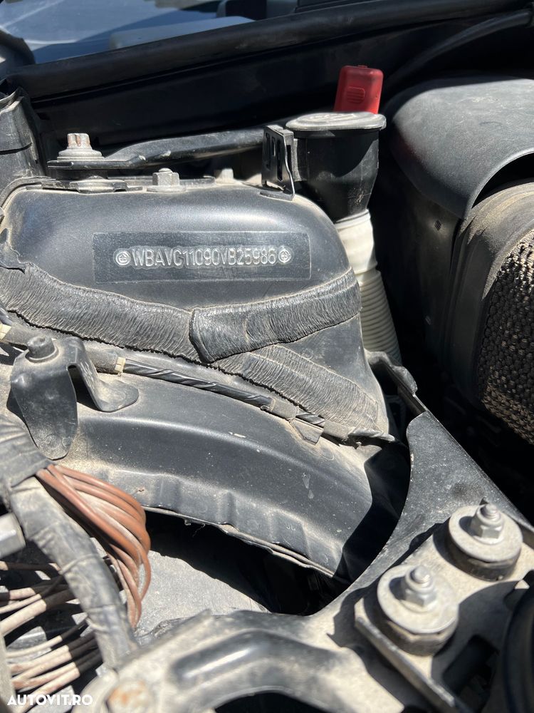 BMW Seria 3 318d - 16