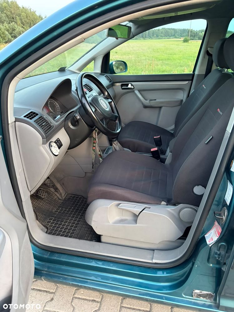 Volkswagen Touran - 8