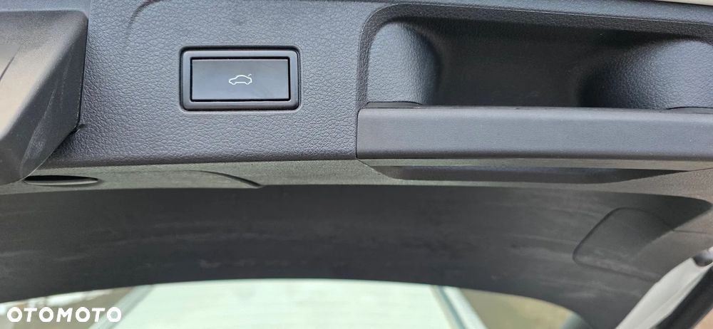 Volkswagen Passat Alltrack 2.0 TDI SCR DSG 4Motion - 13