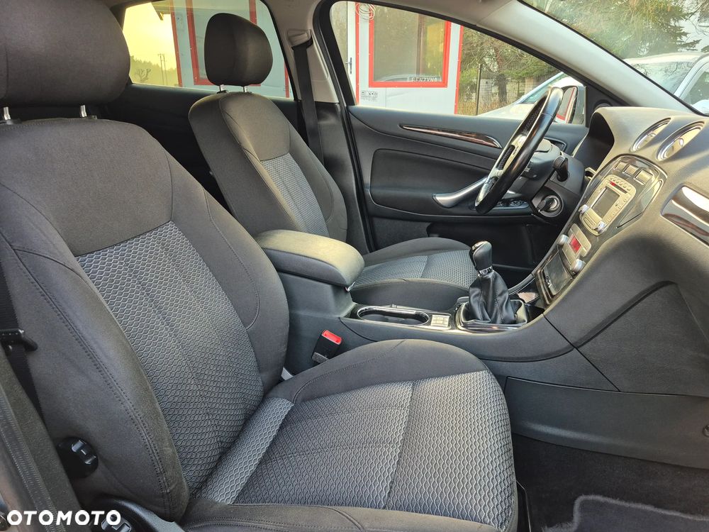 Ford Mondeo 2.0 Ghia Executive - 23