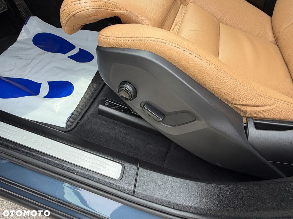 Volvo XC 60 T4 Momentum Pro - 11