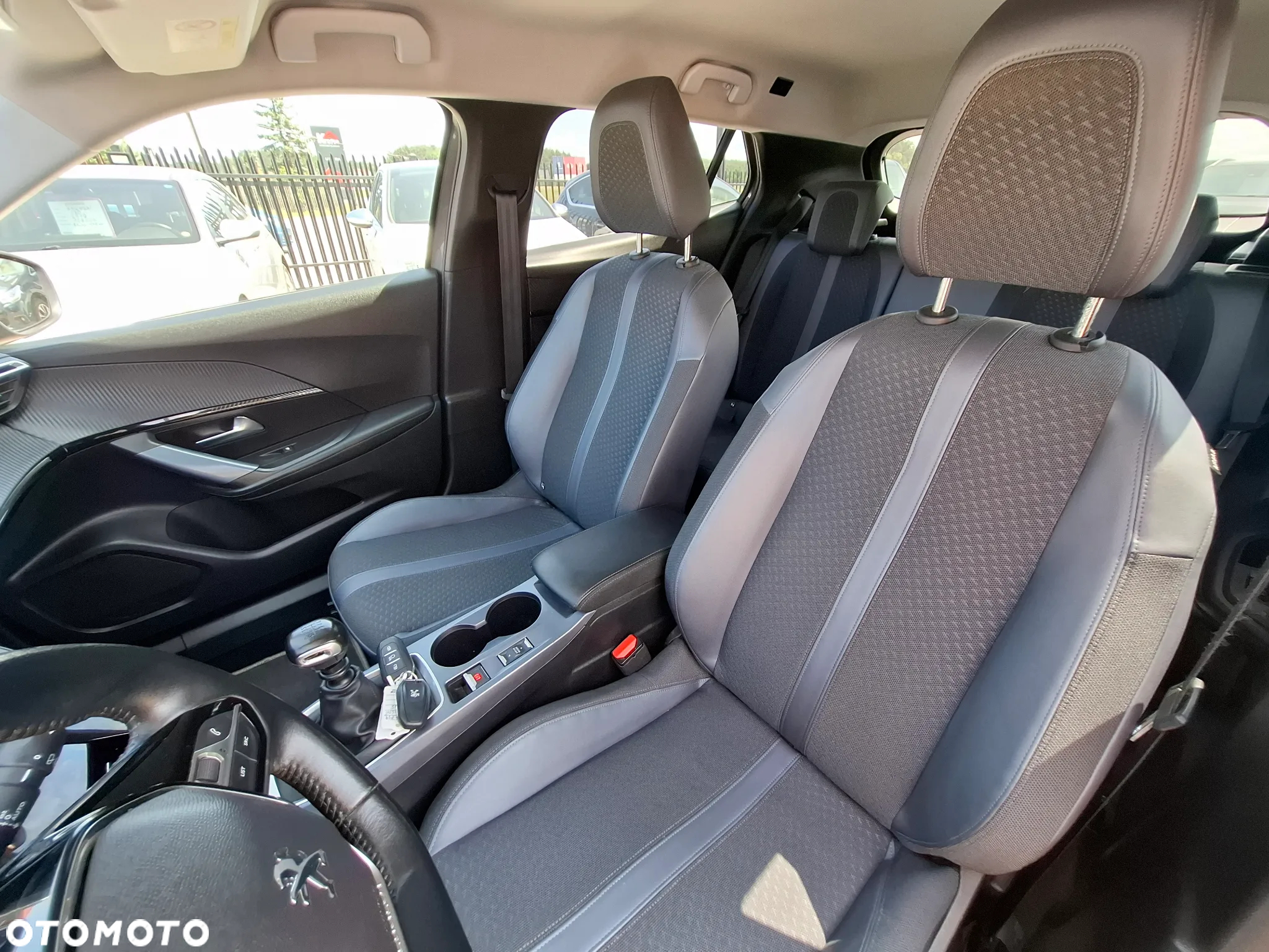 Peugeot 2008 - 14