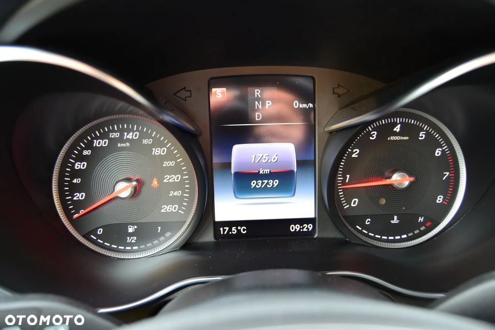 Mercedes-Benz GLC 300 4Matic 9G-TRONIC AMG Line - 28