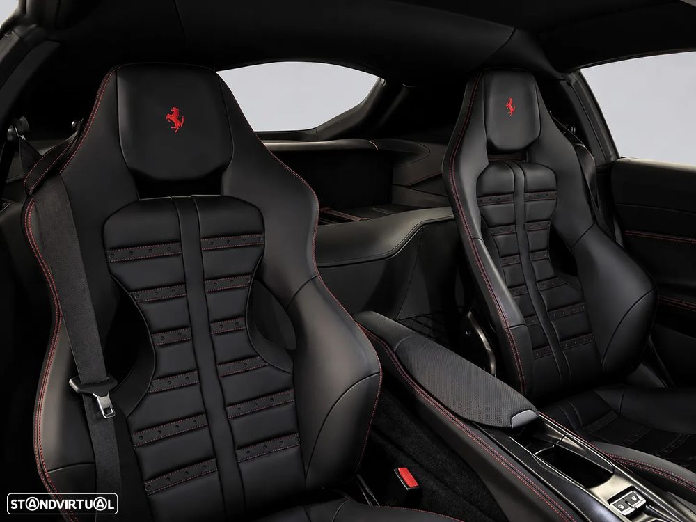 Ferrari 812 Superfast 6.5 V12 - 11