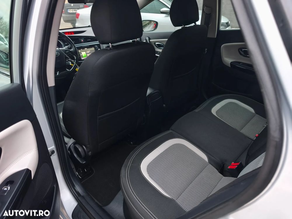 Kia Ceed 1.6 CRDi 136 ISG SW Platinum Edition - 8