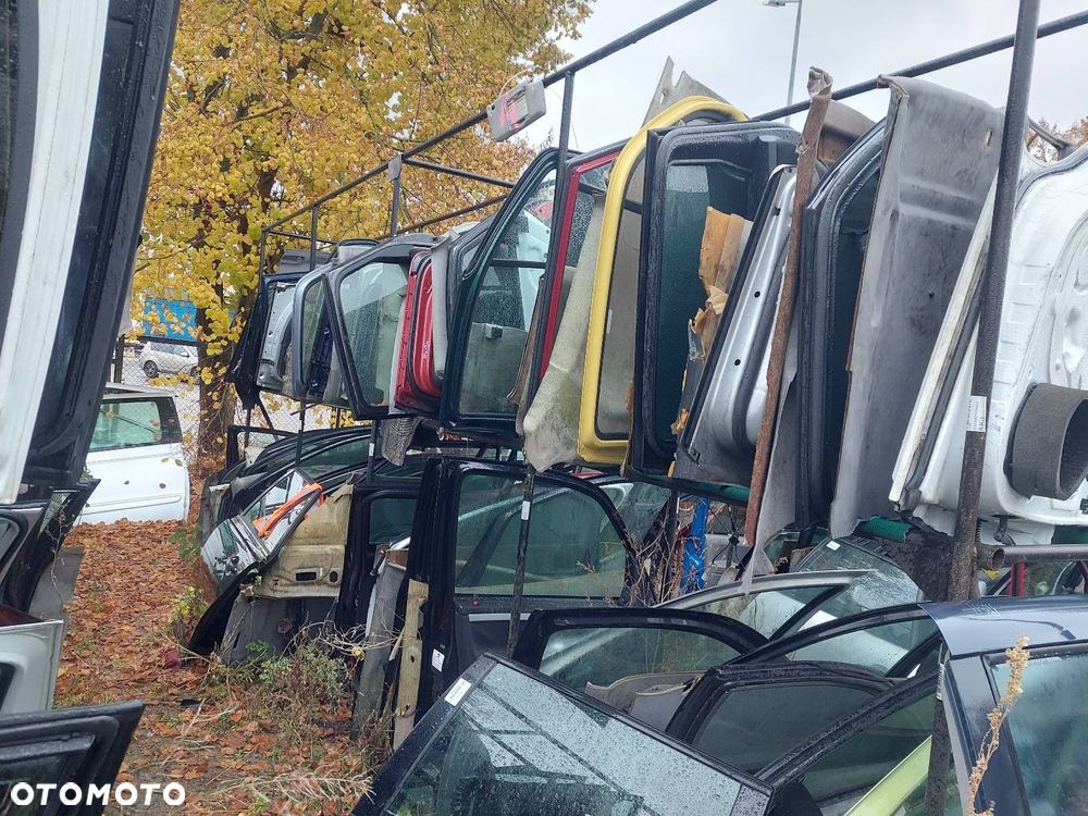 DRZWI KOMPLETNE LEWY TYŁ TOYOTA AVENSIS T25 KOMBI 209 - 6