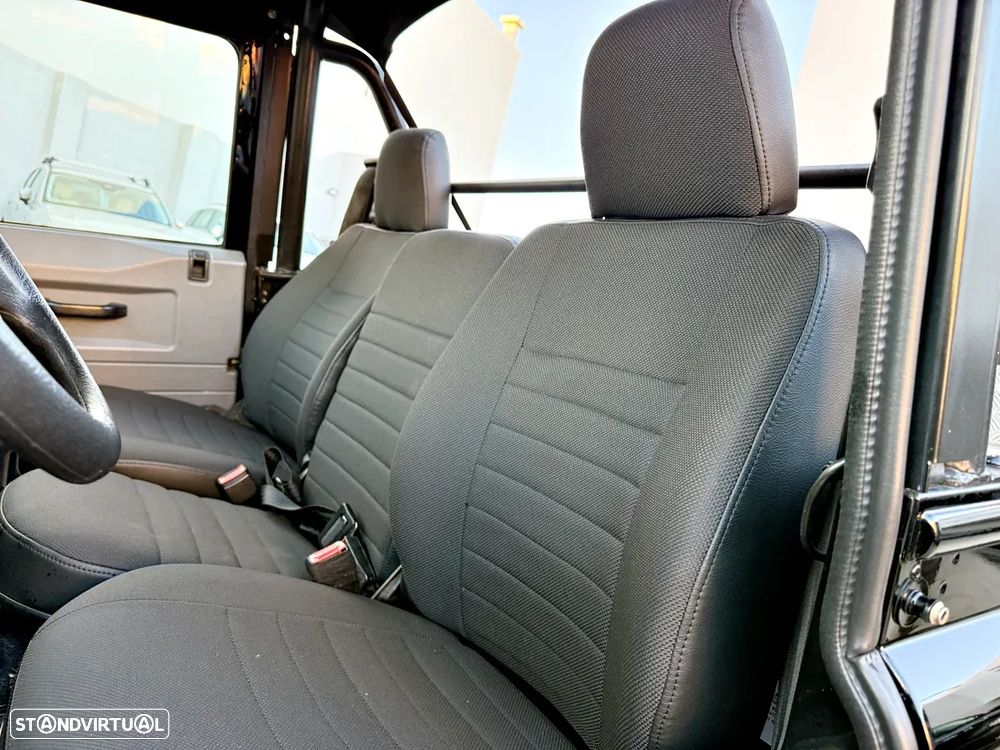 Land Rover Defender 90 2.5 Td5 Soft Top - 18