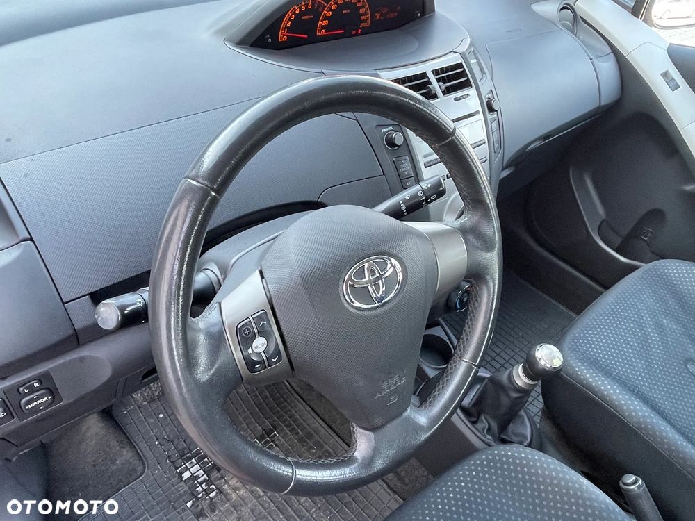 Toyota Yaris 1.0 VVT-i Team - 2