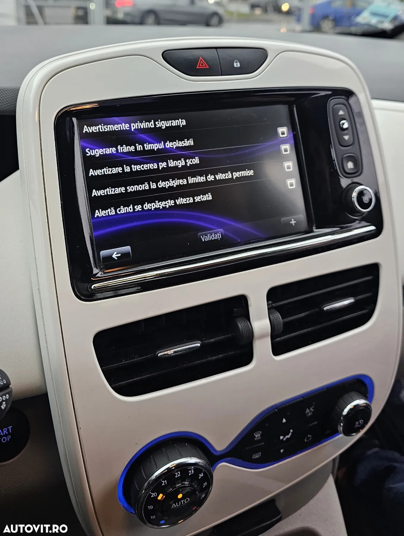 Renault ZOE - 10