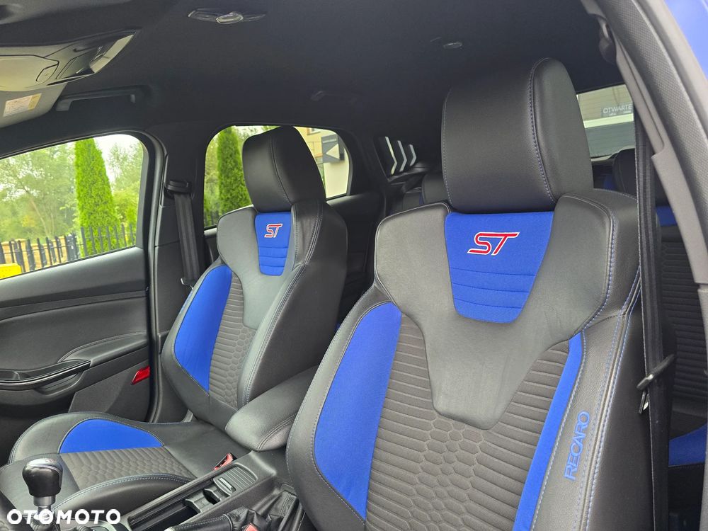 Ford Focus 2.0 EcoBoost ST mit Leder-Sport-Paket - 19