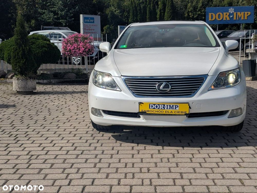 Lexus LS 460 AWD - 8