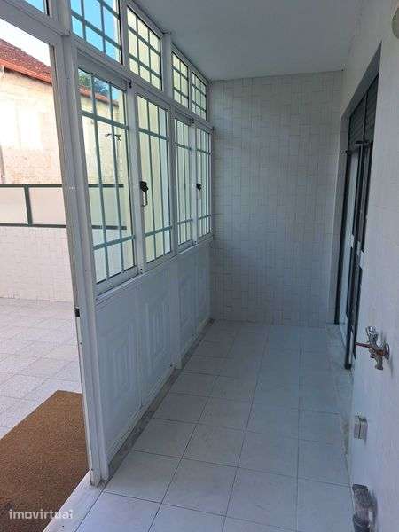 Arrenda-se Apartamento T2 – Centro de Lourosa - Grande imagem: 3/12