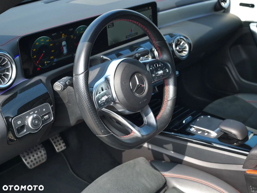 Mercedes-Benz CLA 180 7G-DCT AMG Line - 12