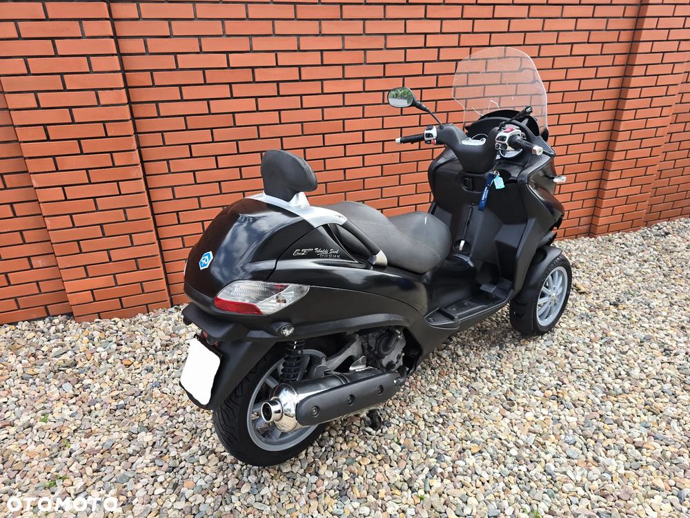 Piaggio MP-3 - 11