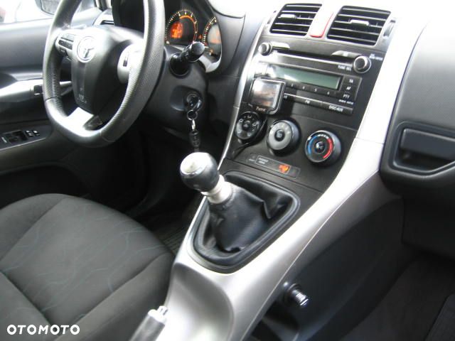 Toyota Auris 1.6 Premium - 23