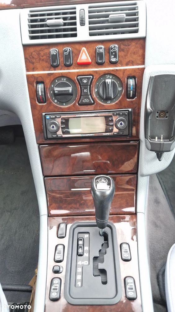 Mercedes-Benz Klasa E 320 4-Matic Classic - 13
