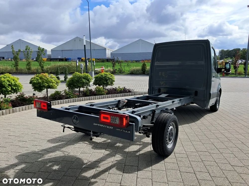 Mercedes-Benz Sprinter - 5