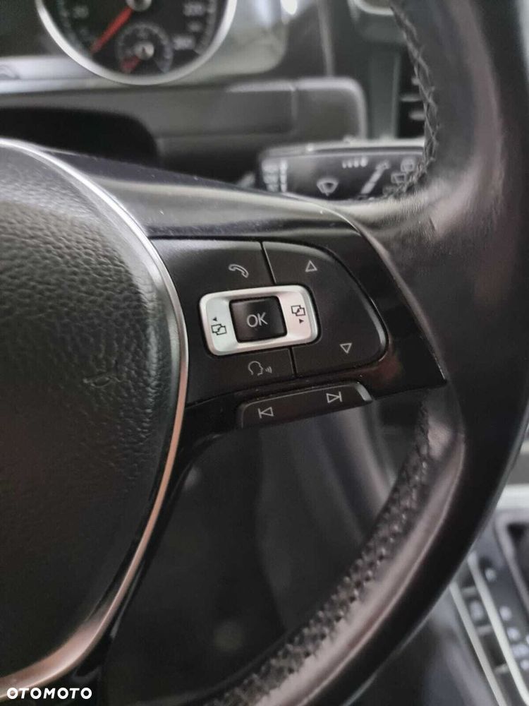 Volkswagen Golf - 23