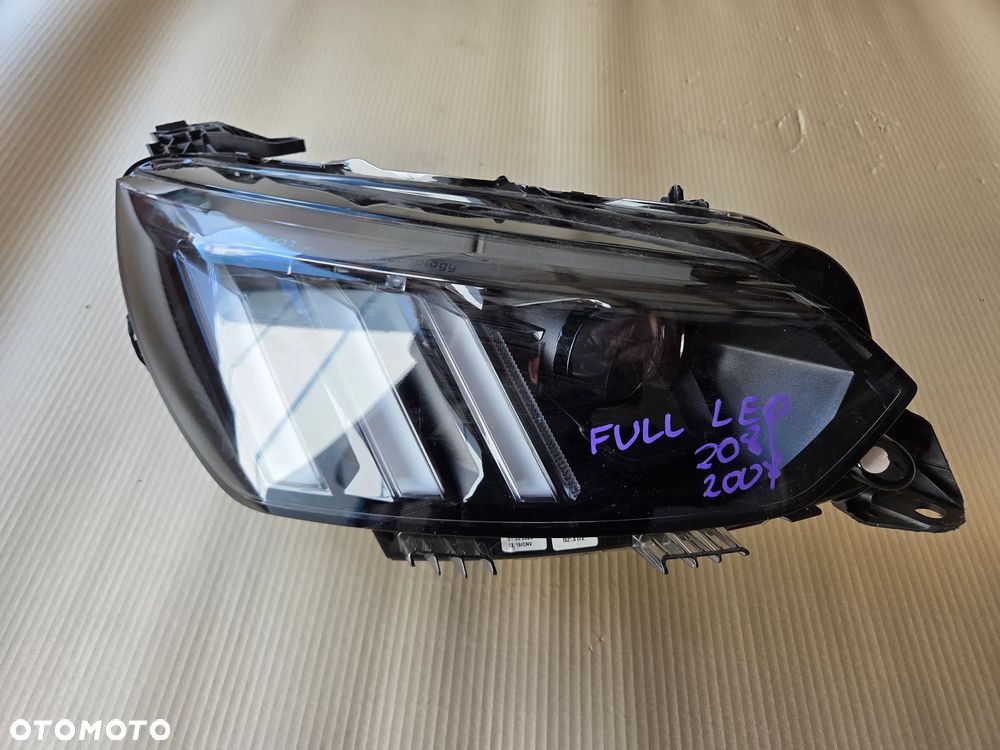 Lampa przednia prawa Full Led Peugeot 208 II 2008 II - 1