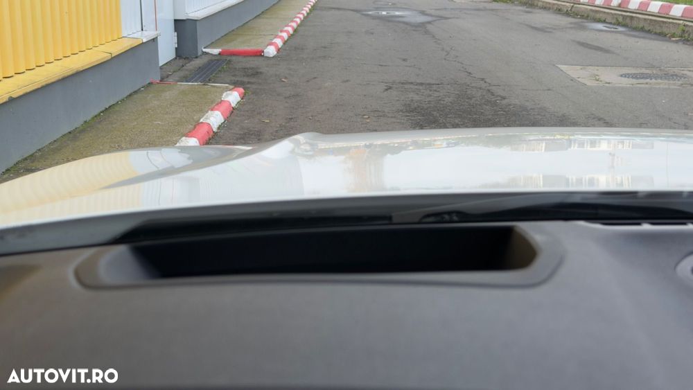 BMW Seria 3 330e Aut. M Sport - 9