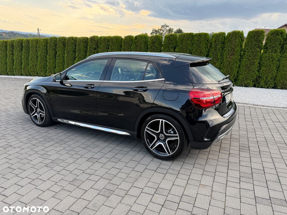Mercedes-Benz GLA 200 d AMG Line - 10