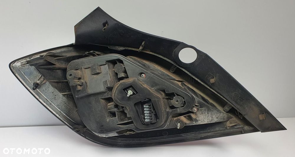 LAMPA PRAWA TYŁ TYLNA OPEL ASTRA III H HB 24451837 EUROPA - 4