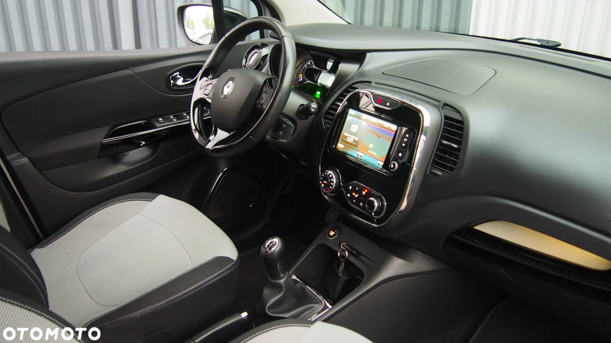 Renault Captur 0.9 Energy TCe Life EU6 - 24