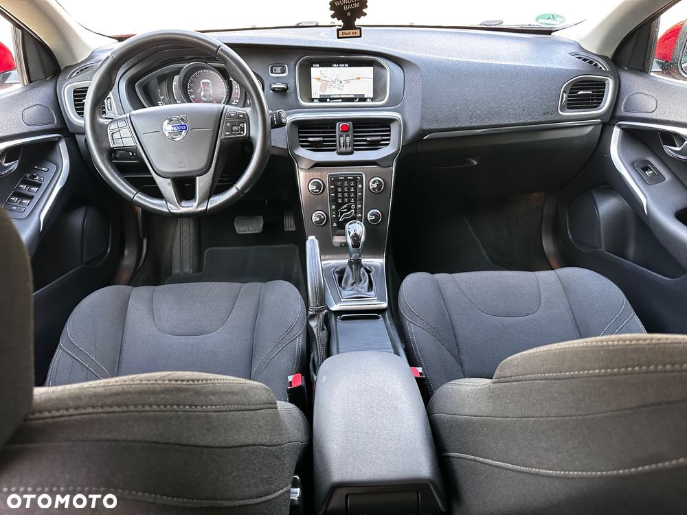 Volvo V40 D2 Momentum - 35