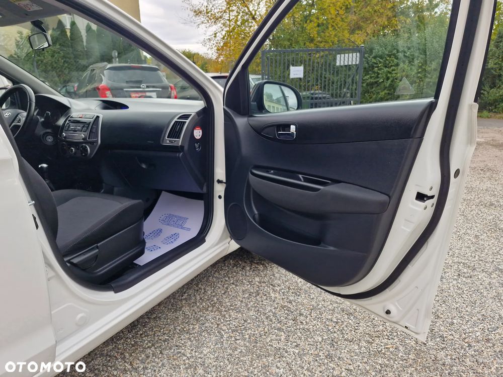 Hyundai i20 - 17