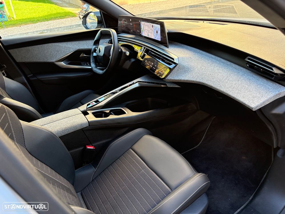 Peugeot 5008 1.2 Hybrid Allure e-DCS6 - 19