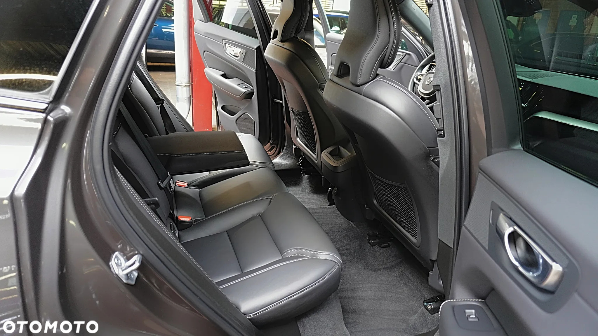 Volvo XC 60 T4 R-Design - 16