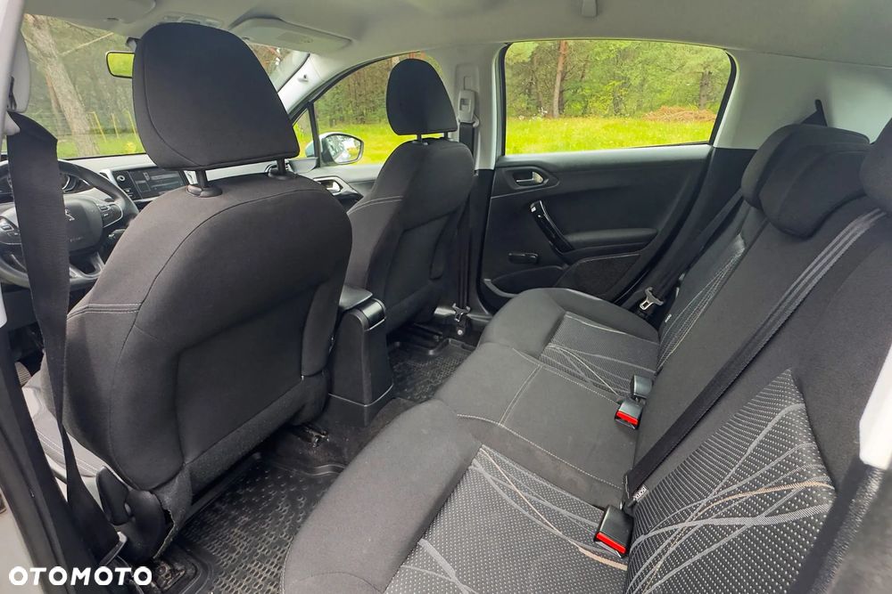 Peugeot 208 1.2 PureTech Allure - 18