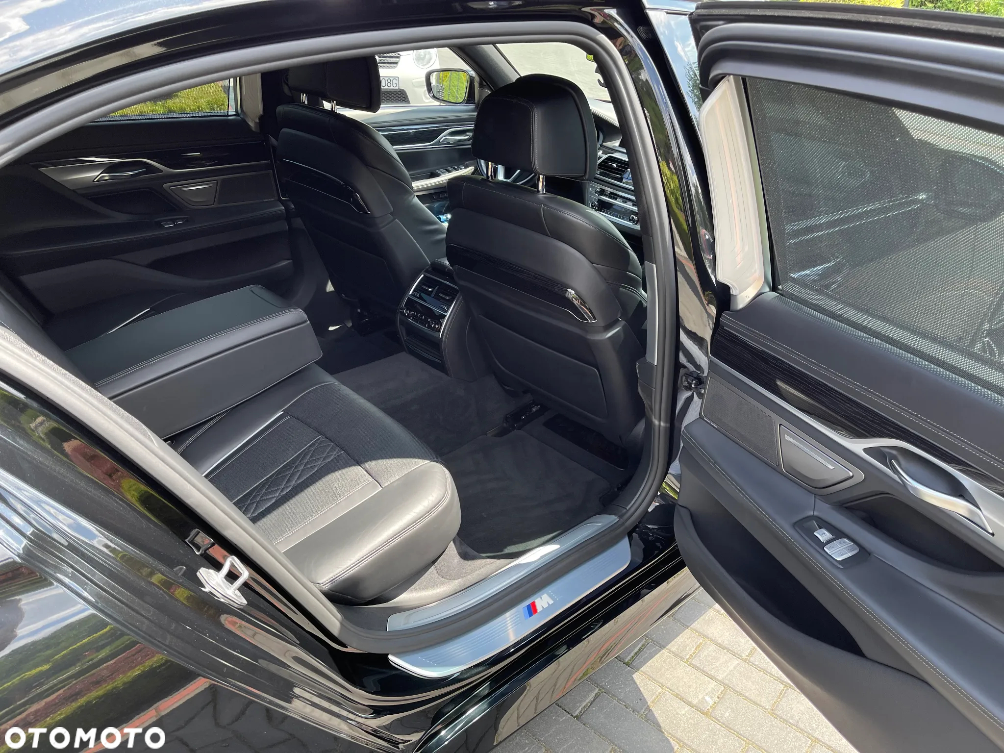 BMW Seria 7 750Li xDrive - 13
