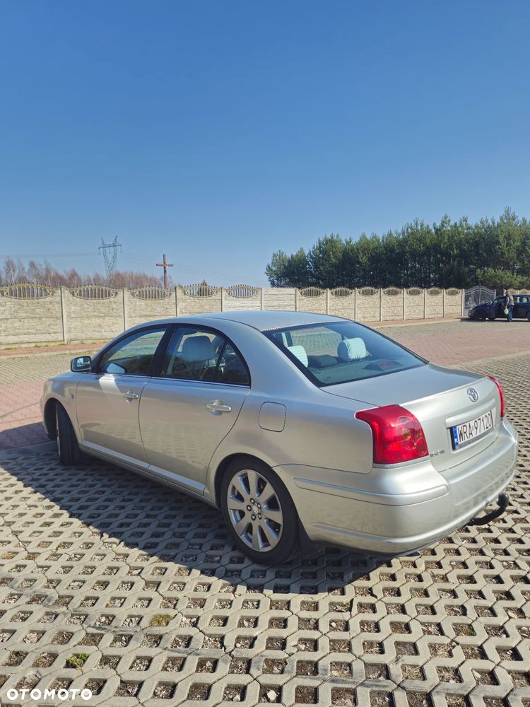 Toyota Avensis 1.8 VVT-i Sol - 4