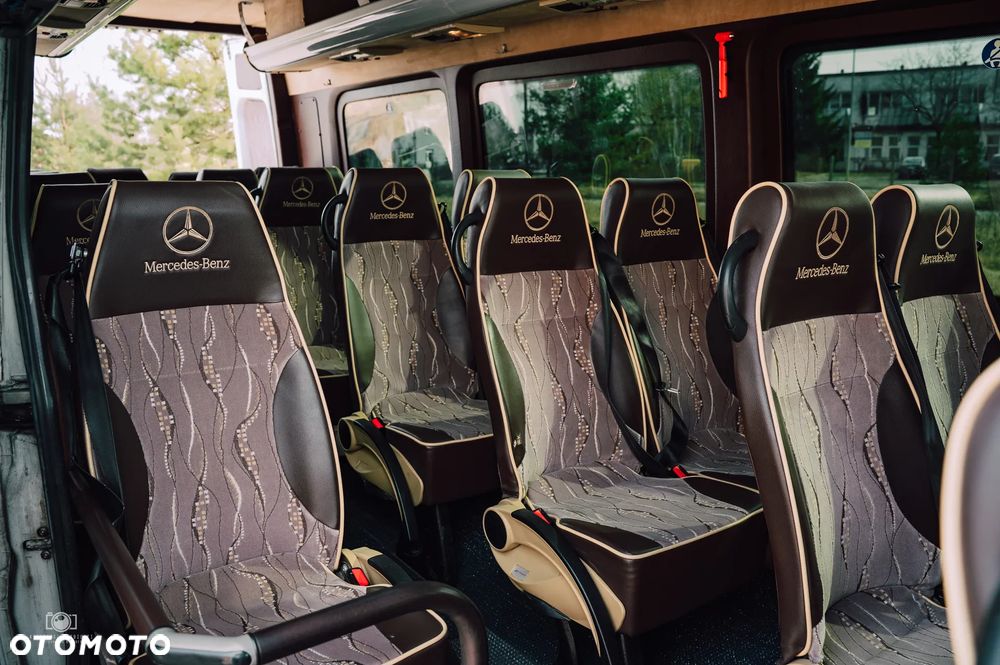 Mercedes-Benz 519 - 40