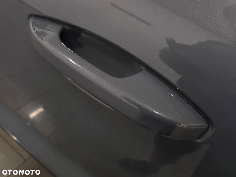 Volvo XC 40 B3 B DKG Ultra Dark - 26