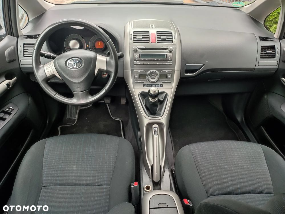 Toyota Auris 1.33 Dual-VVT-i - 11