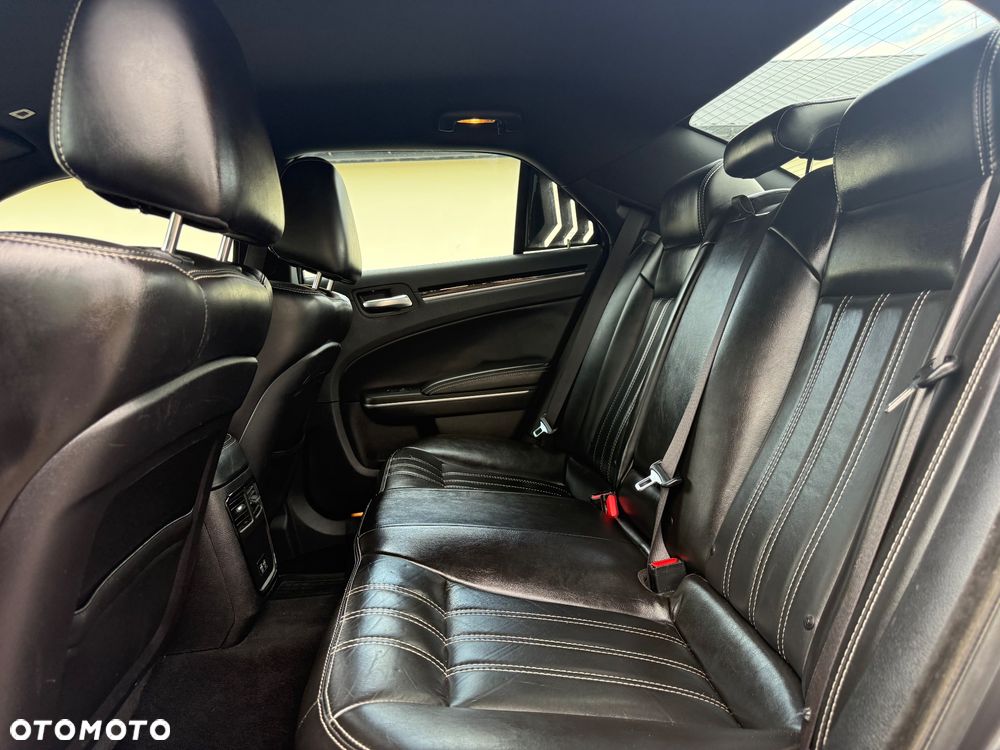 Chrysler 300s - 13