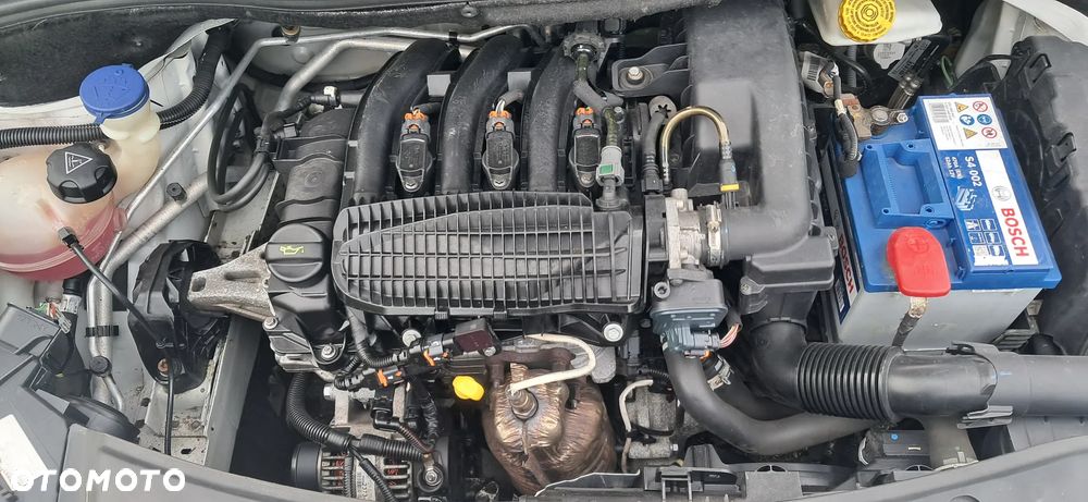 Peugeot 208 - 11