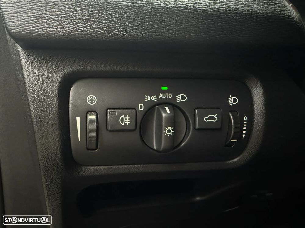 Volvo V40 Cross Country 2.0 D3 Momentum - 23